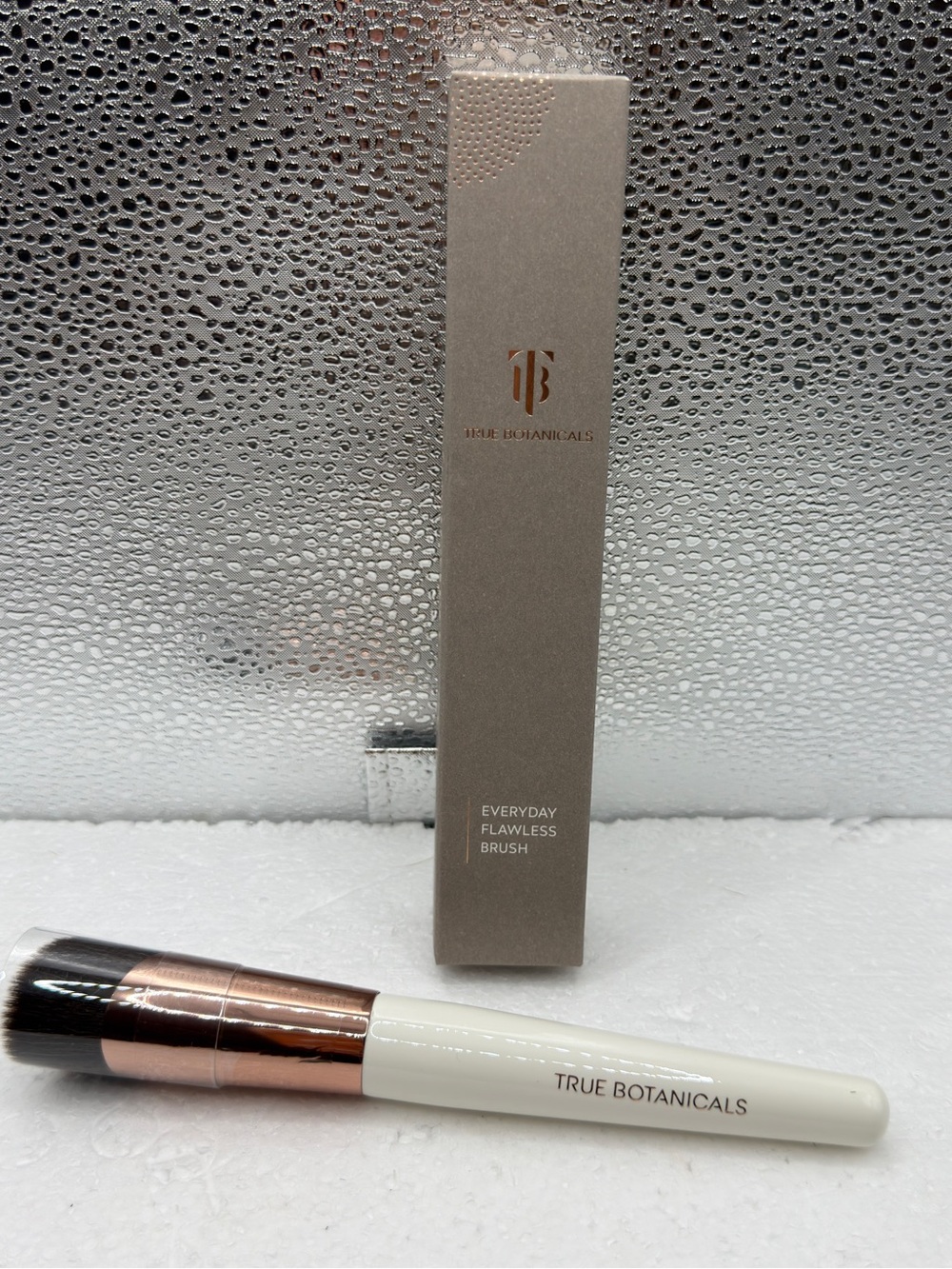 True Botanicals Flawless Brush – White Handle with Rose Gold Ferrule